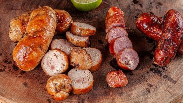 A linguiça toscana é a mais usada em churrascos e também pode fazer parte de receitas incríveis