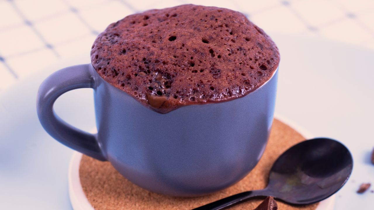 Que delícia! Conheça receitas de bolo de caneca para saborear