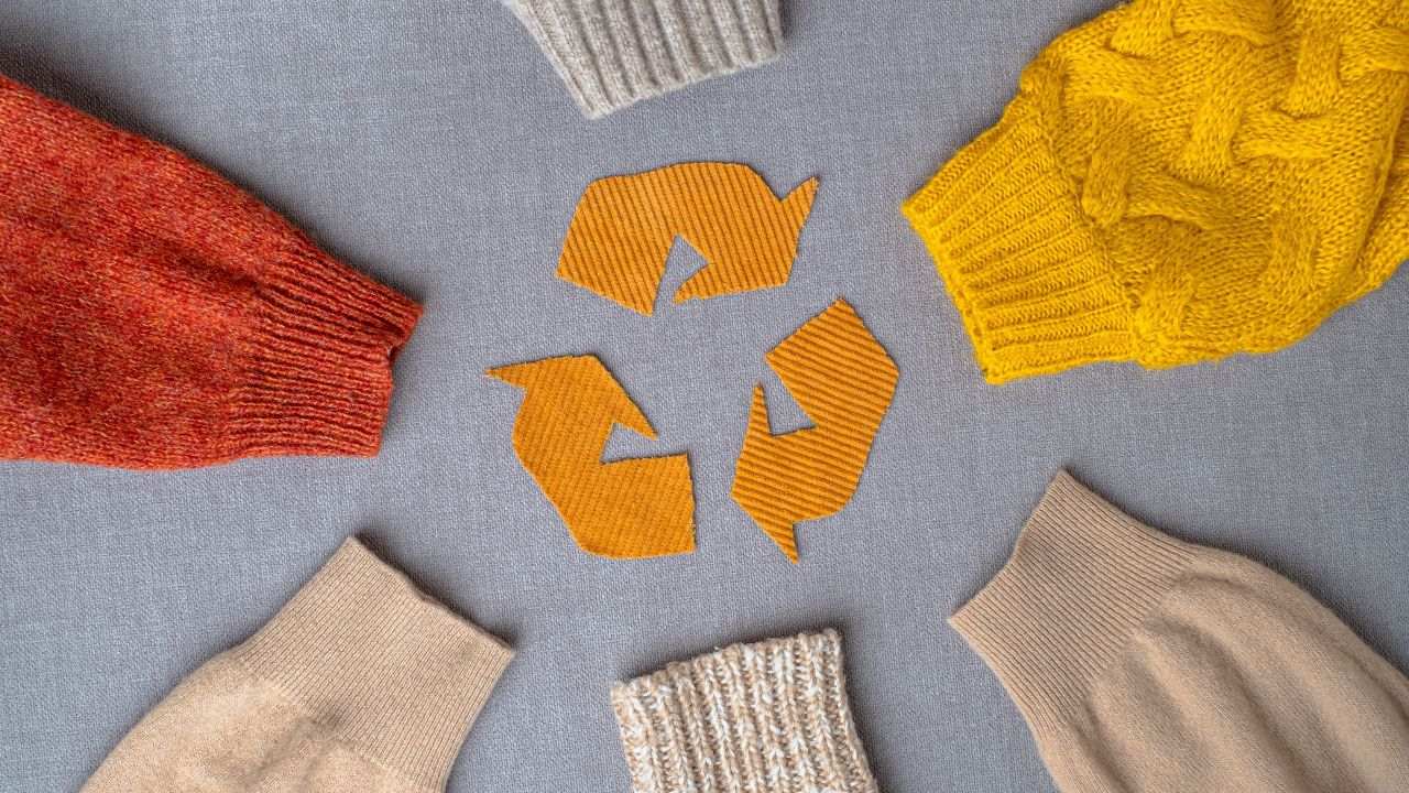 Entenda como repetir roupas pode contribuir para a moda sustentável