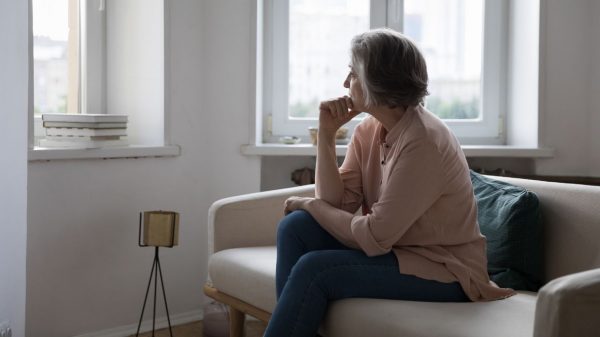 Entenda quais sinais podem gerar um alerta durante o luto