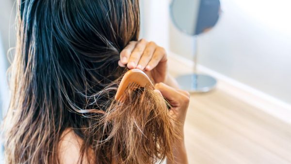 Cabelo embaraçado: saiba como prevenir esse incômodo