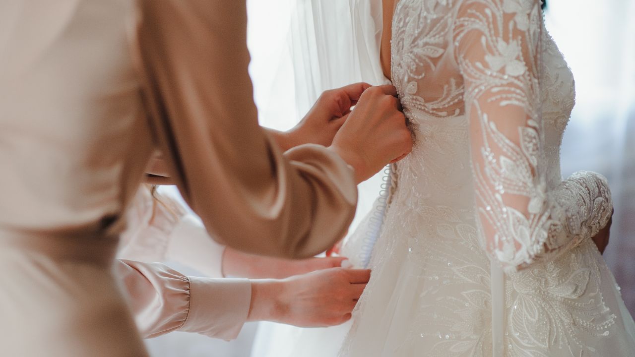 Especialista explica como escolher o vestido de noiva de acordo com o estilo do casamento